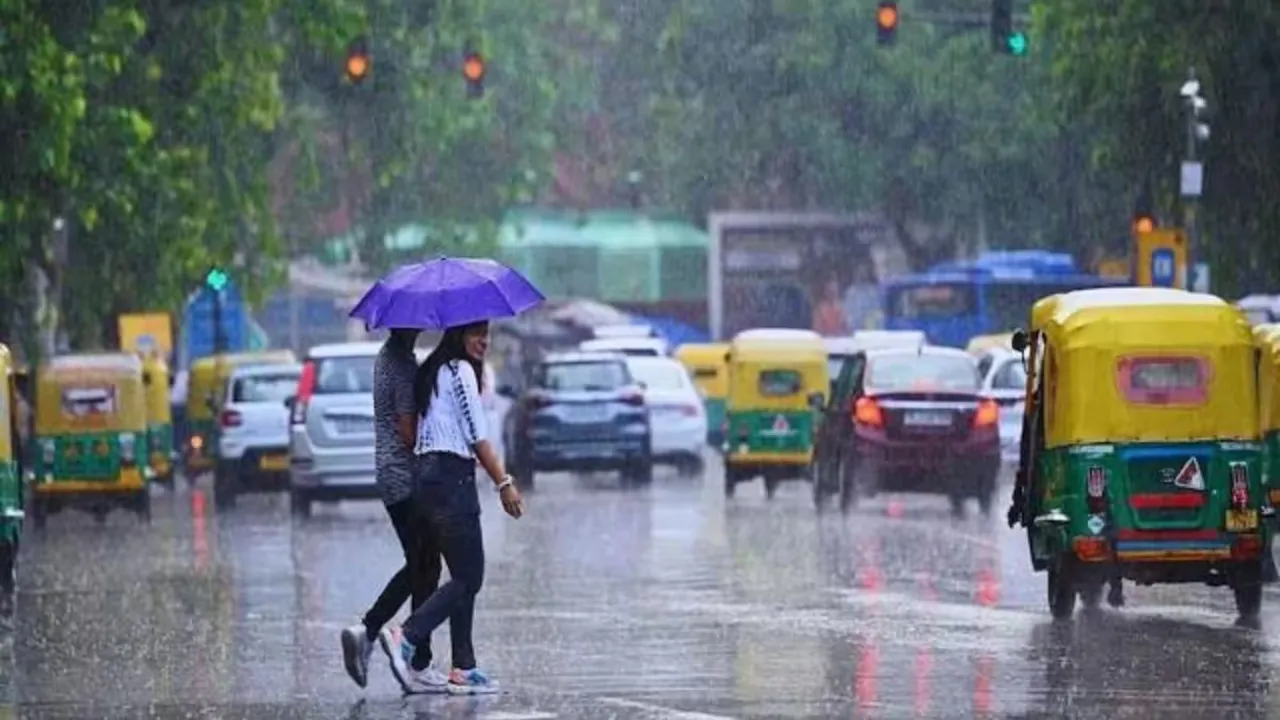 Weather Update 18 June: 13 राज्यों में भारी बारिश का अलर्ट, राजस्थान में 80 Kmph तूफान, दिल्ली-UP समेत 26 राज्यों में चेतावनी