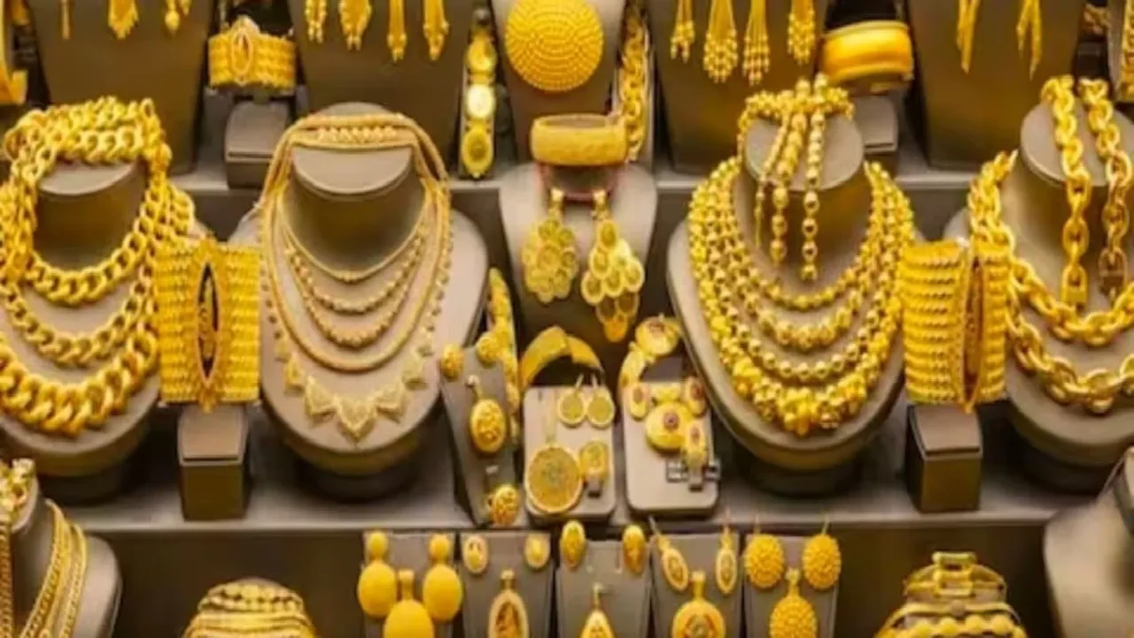 Gold Price Today: सोना ₹1.53 लाख के पार, चांदी ₹2.80 लाख किलो तक पहुंची, खरीदारी से पहले जानें अपने शहर का भाव