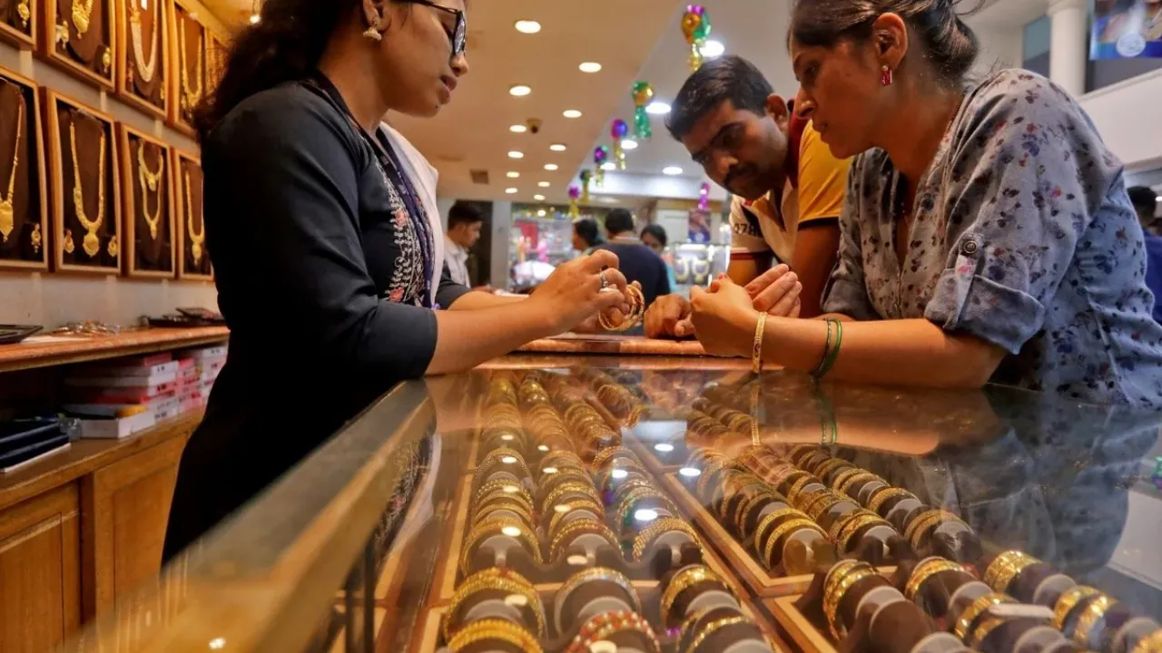 MCX Gold Silver Rates: सोना ₹51,796 और चांदी ₹1.96 लाख टूटी, जुलाई की शुरुआत में निवेशकों को बड़ा झटका