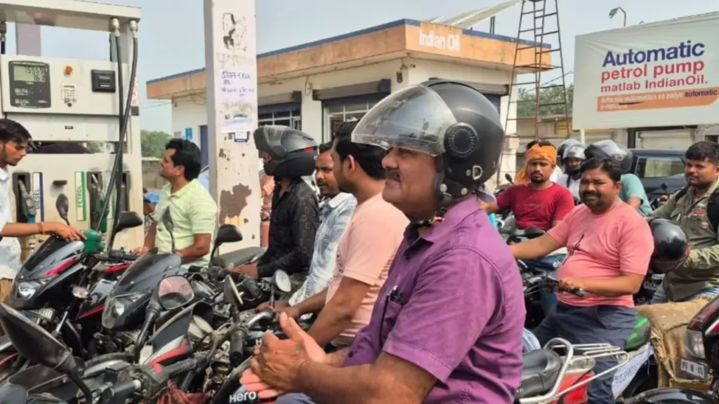 Petrol Diesel Price Today: जुलाई के पहले दिन बड़ी राहत, 7,000 से ज्यादा पंपों पर पेट्रोल ₹5 और डीजल ₹3 सस्ता जानें नई कीमतें