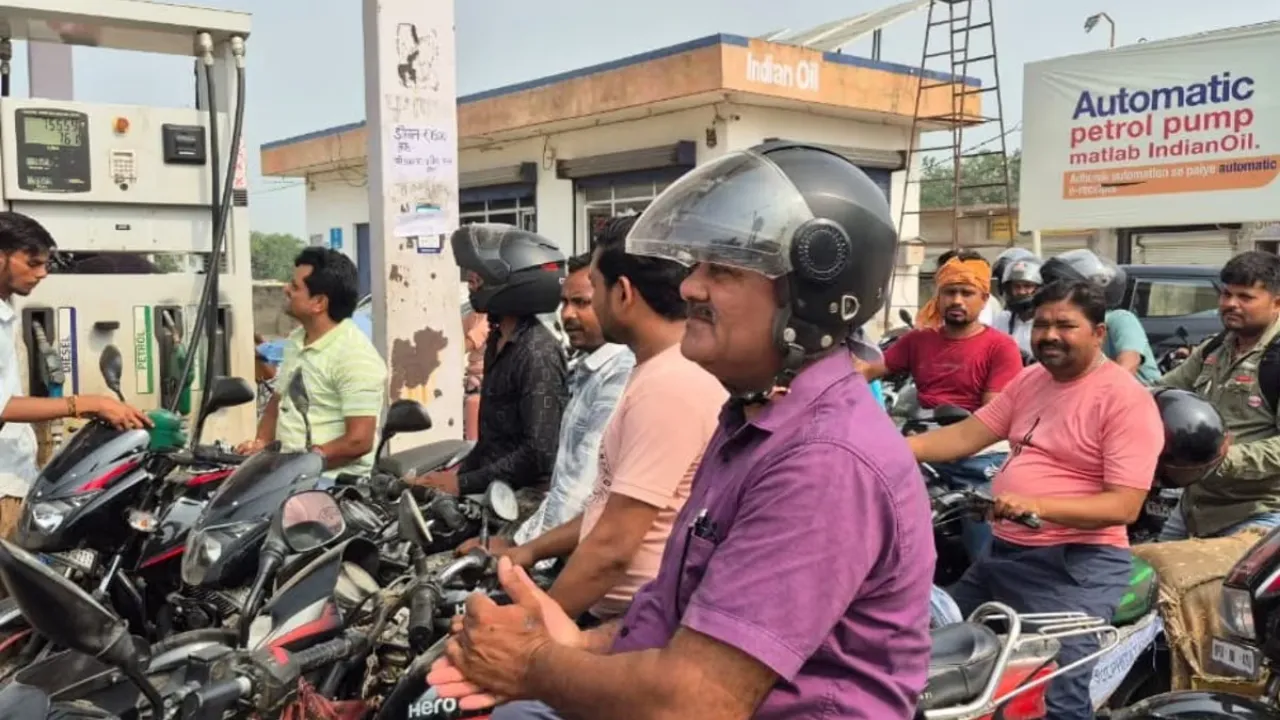 Petrol Diesel Price Today: जुलाई के पहले दिन बड़ी राहत, 7,000 से ज्यादा पंपों पर पेट्रोल ₹5 और डीजल ₹3 सस्ता जानें नई कीमतें